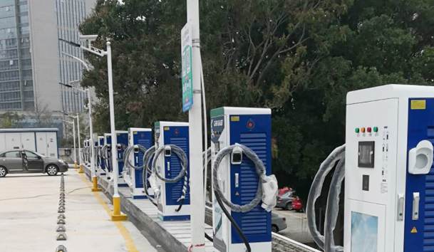 廈門高林萬達充電站120KW雙槍60KW單槍直流充電樁項目案例
